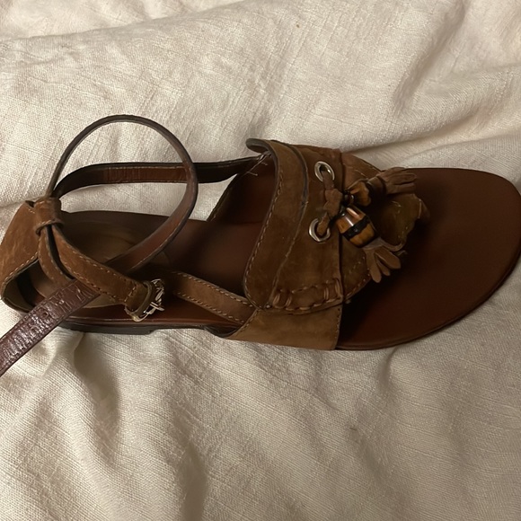 This is an older pair of Gucci shoes I have.  Great used condition size 8 - Picture 3 of 7